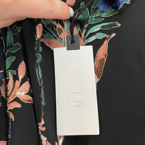 Astr the Label Gaia floral Midi dress - Picture 6 of 9